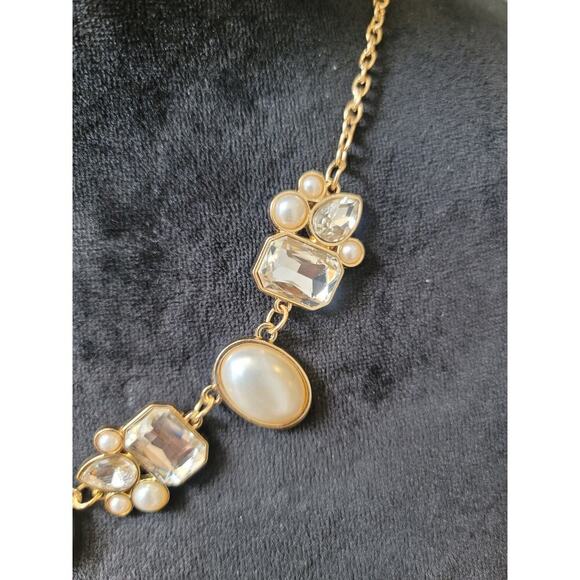 Vintage Faux Pearl and Crystal Statement Necklace Elegant Gold Tone Chain - Picture 4 of 5